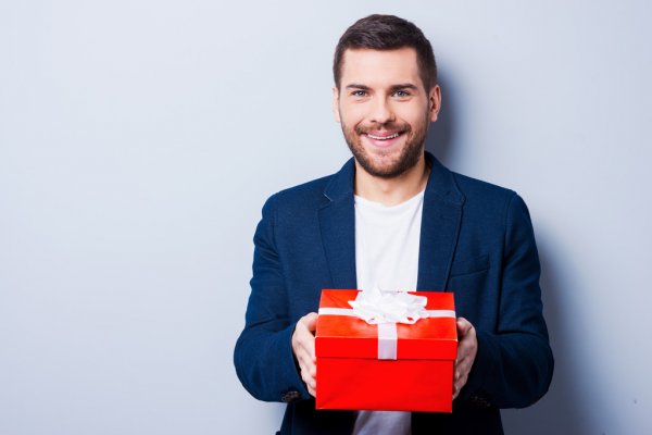 Какой подарок можно подарить мужчине?